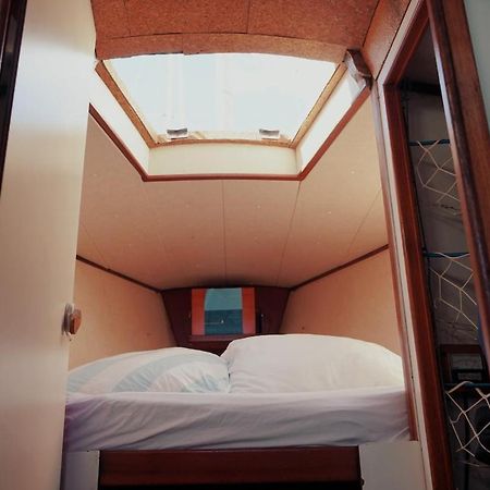 Cozy Lisbon Marina Sleepaboard - Sail Away Hotel Exterior photo