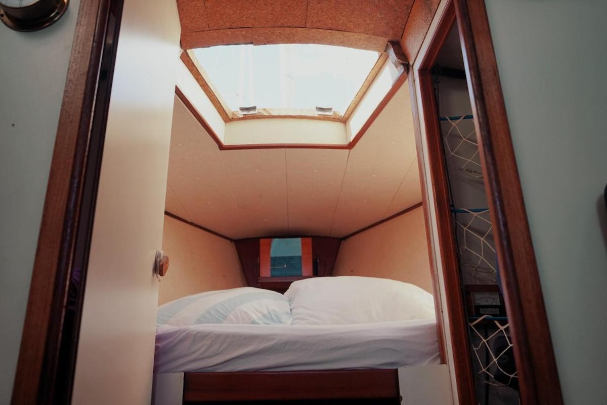Cozy Lisbon Marina Sleepaboard - Sail Away Hotel Exterior photo