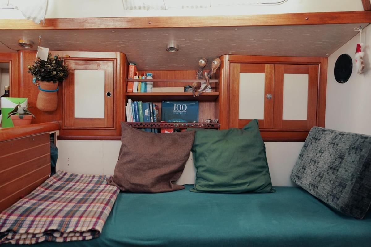 Cozy Lisbon Marina Sleepaboard - Sail Away Hotel Exterior photo